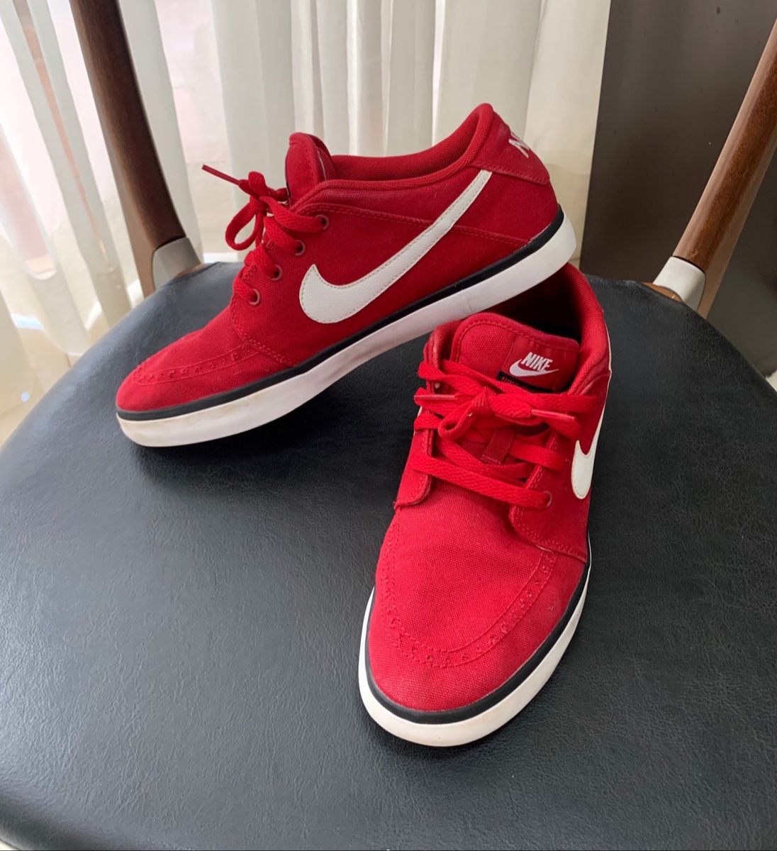 Nike store suketo red