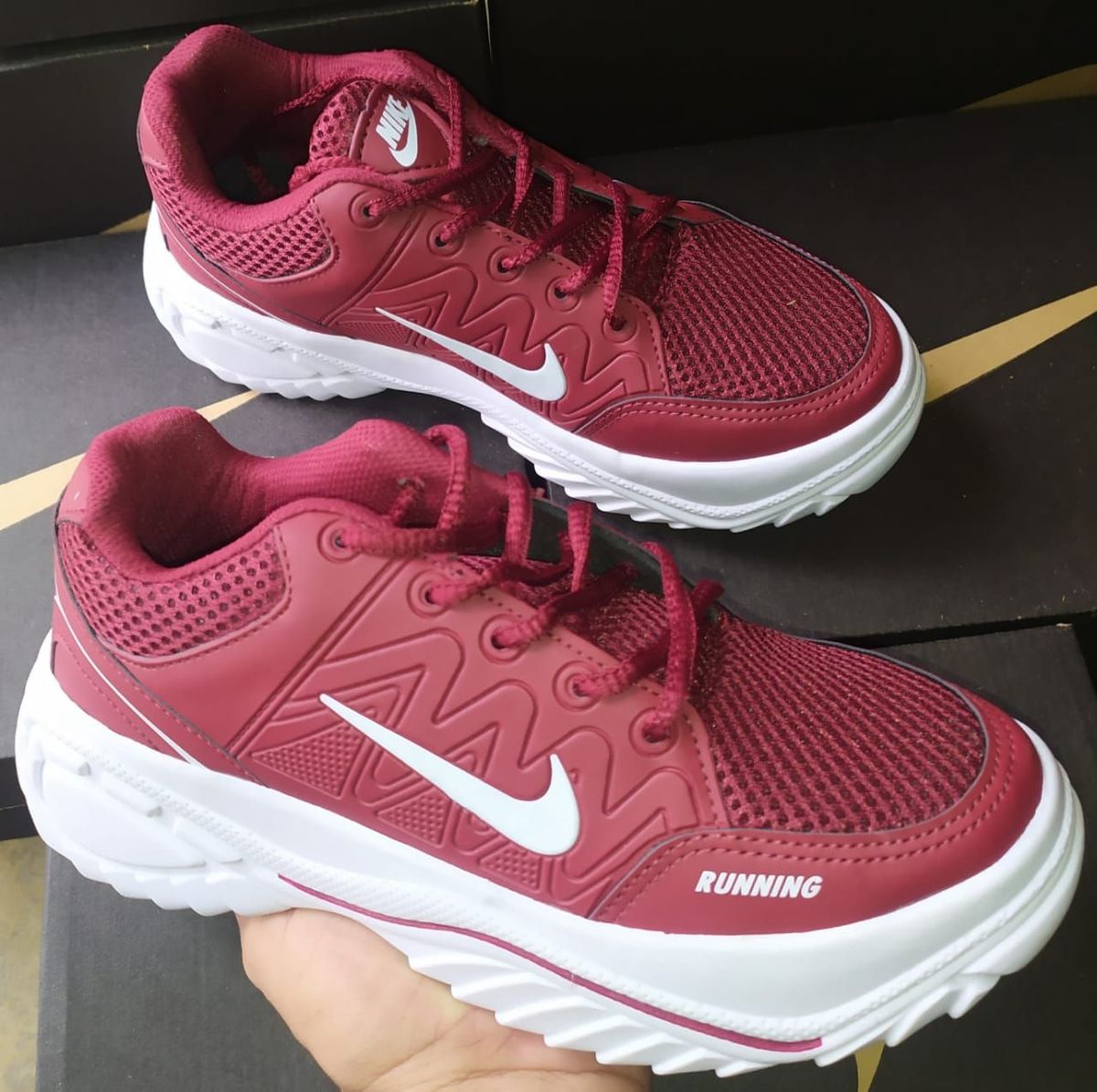 tenis nike bordo feminino