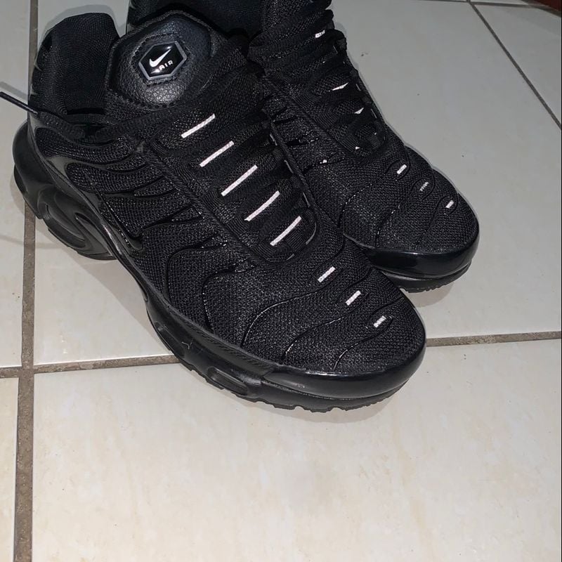 Nike shoes best sale triple black