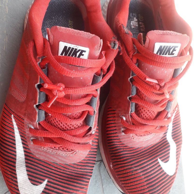 Nike training sale red