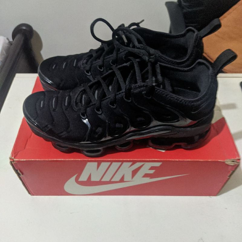 Black vapormax sale plus size 7