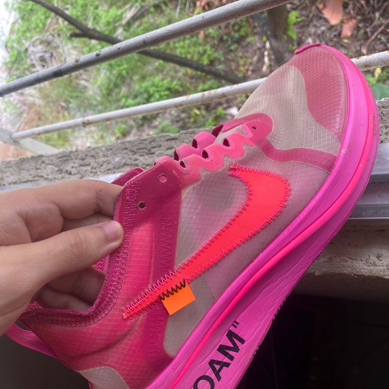 Pink nike off sales white zoom fly