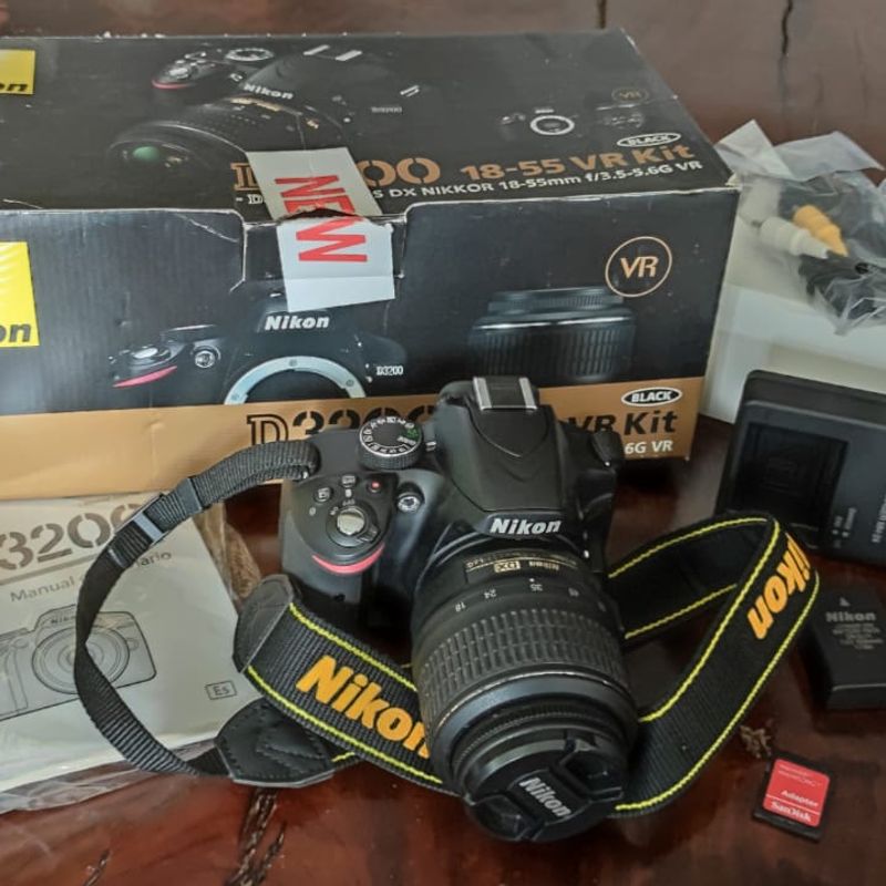 Nikon D3200 DSLR con lente 18-55mm - Usado