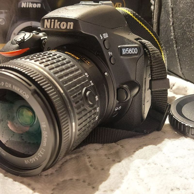 Nikon D5600 + Flash | Nikon Usado 109930318 | enjoei