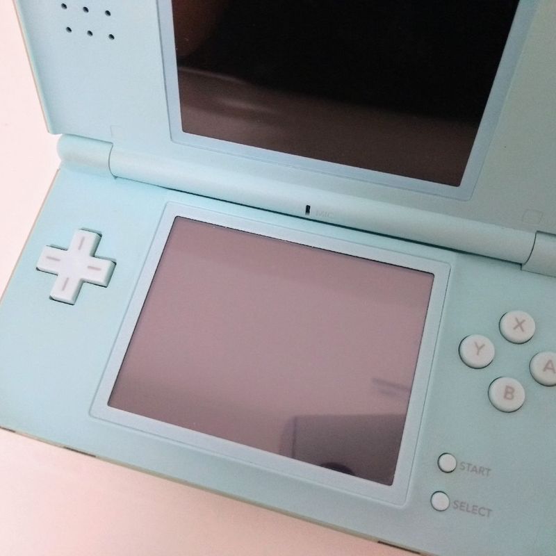 Nintendo DS Lite hot in Blue