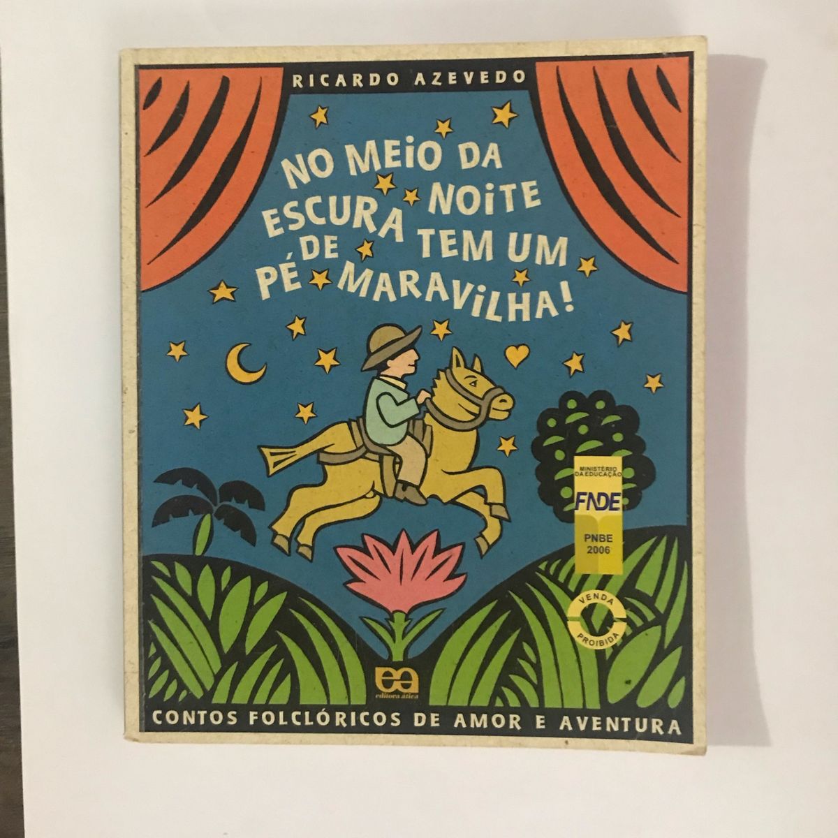 No Meio da Noite Escura Tem Um Pé de Maravilha Livro Ed Atica Usado