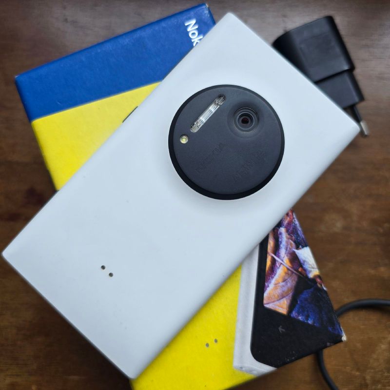 Nokia Lumia 1020 White + カメラグリップ Nokia Lumia 1020 Branco com Camera Grip, Caixa e Acessórios