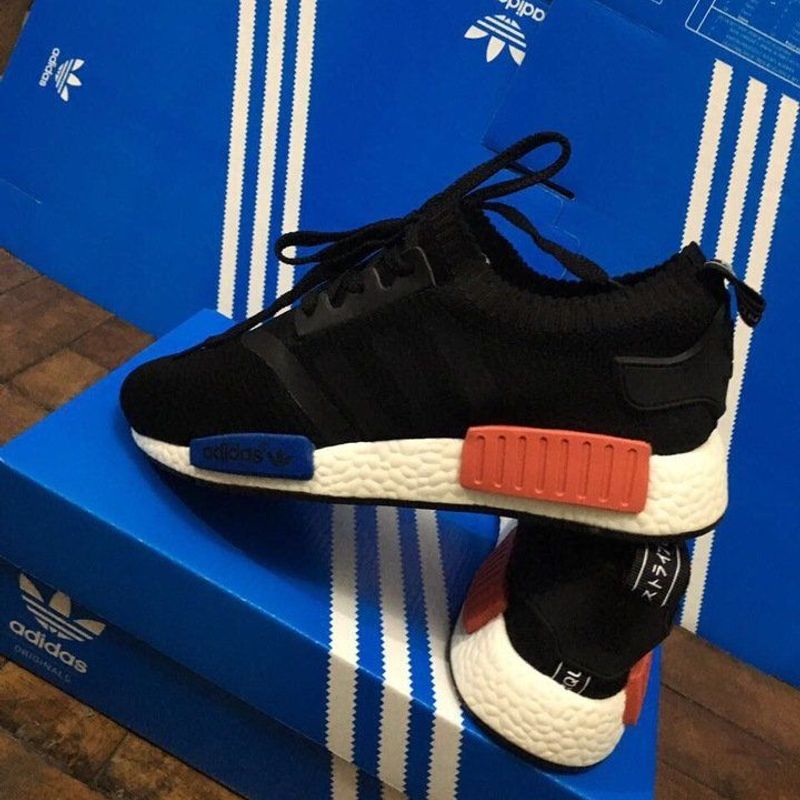 Nmd preto shops vermelho e azul