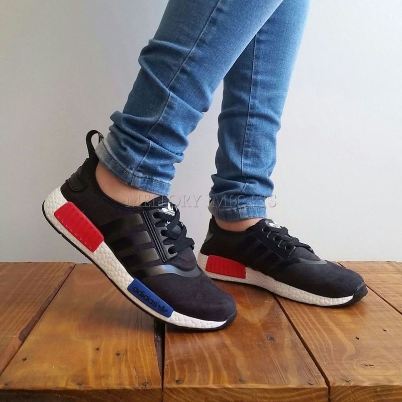 Nmd preto hot sale vermelho e azul