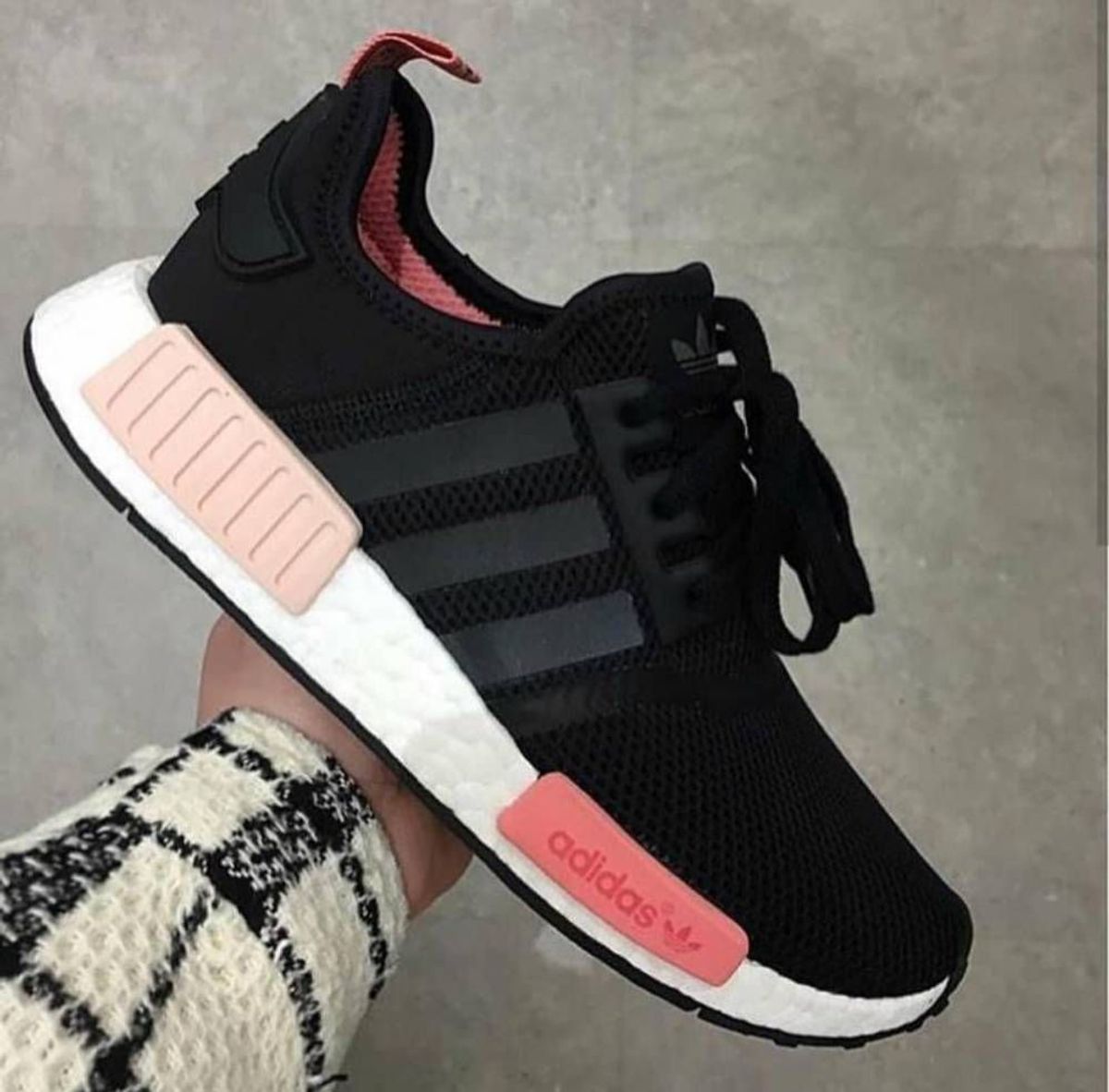 nmd feminino preto