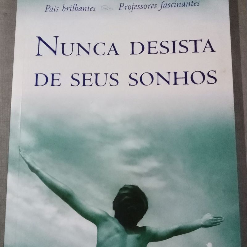 Como é que se diz isto em Inglês (EUA)? Nunca desista dos seus sonhos