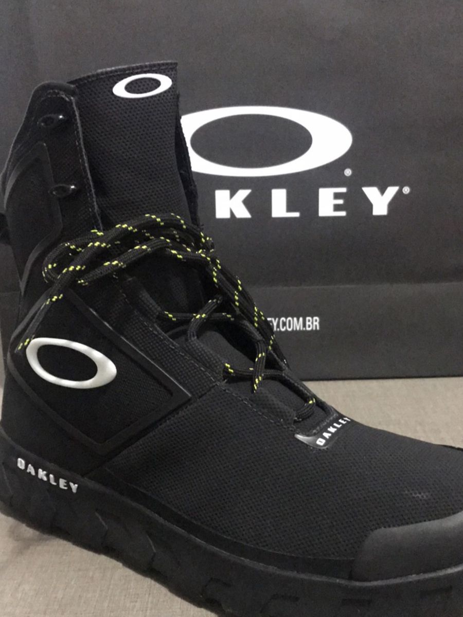 bota oakley cano alto masculino