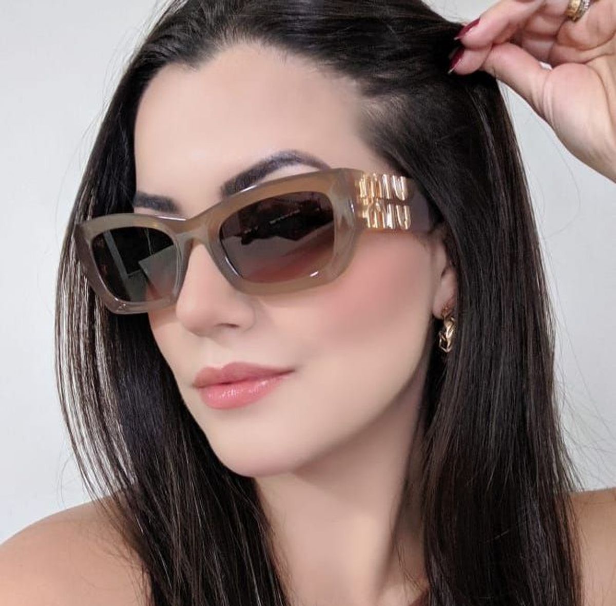 Óculos de Sol Feminino Miu Miu Gatinho Cor Nude com Case da Marca