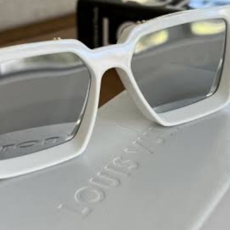 Óculos de Sol Louis Vuitton Millionaire Branco | Óculos Feminino Louis  Vuitton Nunca Usado 50828938 | enjoei