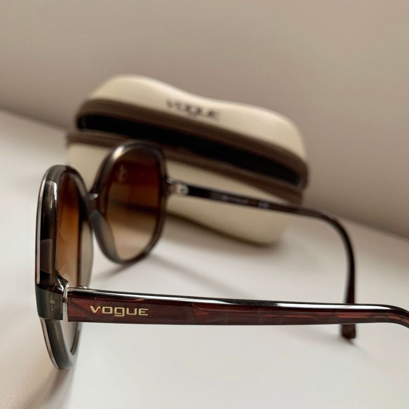 Óculos de Sol Vogue Marrom Degrade - EVO Glasses