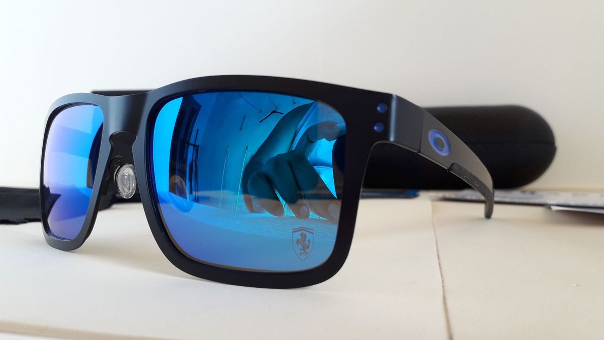 óculos oakley holbrook metal scuderia ferrari preto c/ lente azul polarizado - novo - óculos oakley