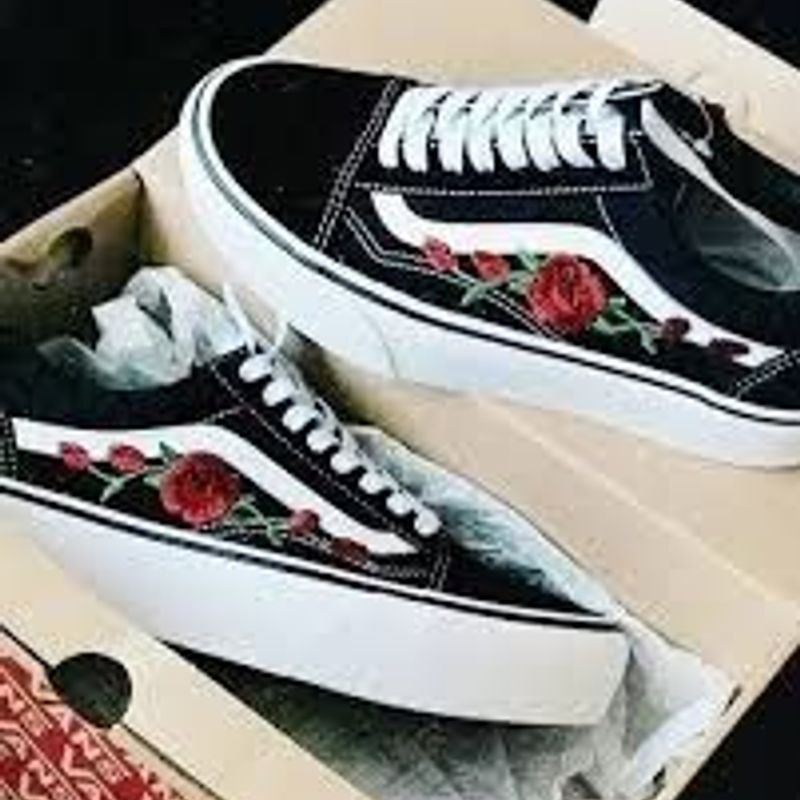 Vans com best sale flores vermelhas