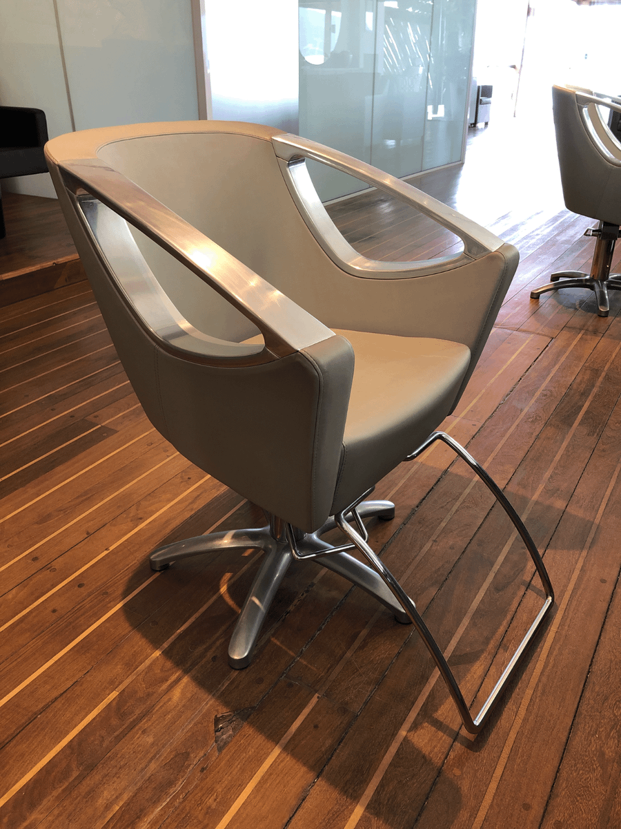 Oferta !! Três Cadeiras Giratórias Cabeleireiro Maletti Maletti