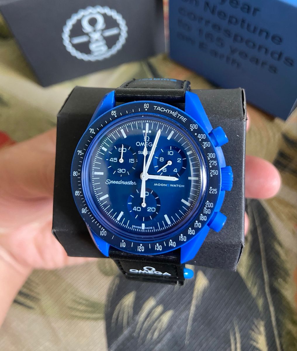 SWATCH×OMEGA MISSION TO NEPTUNE Omega x Swatch - Mission to Neptune – Pendulum Relojoaria