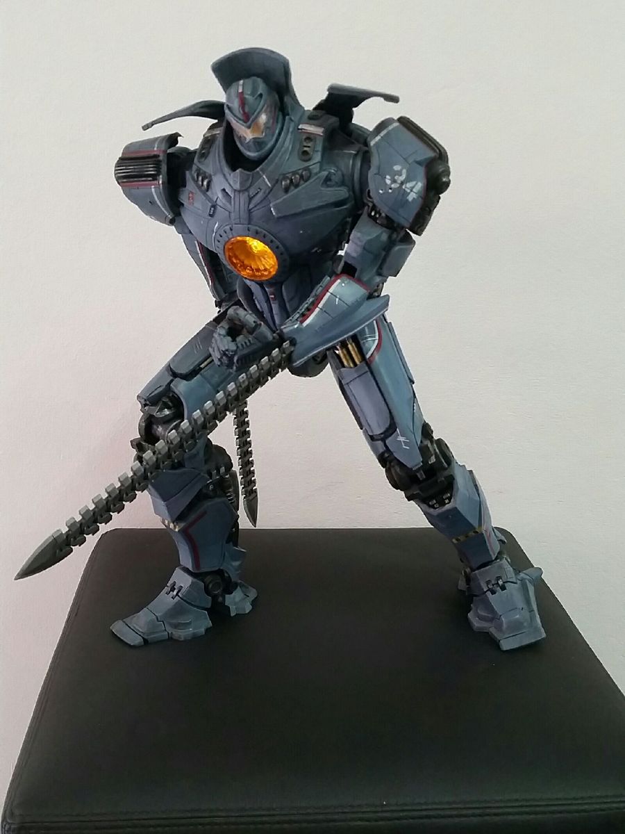 NECA 18 Inch Gipsy Danger In Hand Images - Tokunation