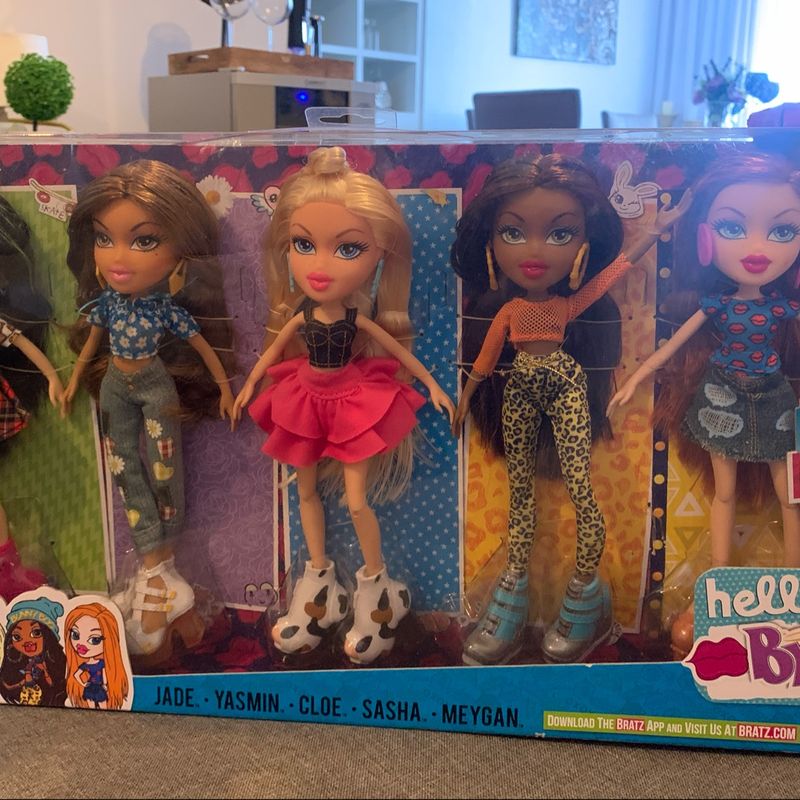 5 pack hot sale bratz dolls