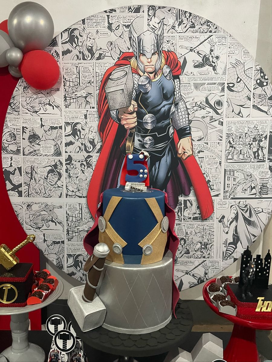 Painel e Bolo Fake Thor | Item Infantil Usado 68328736 | enjoei