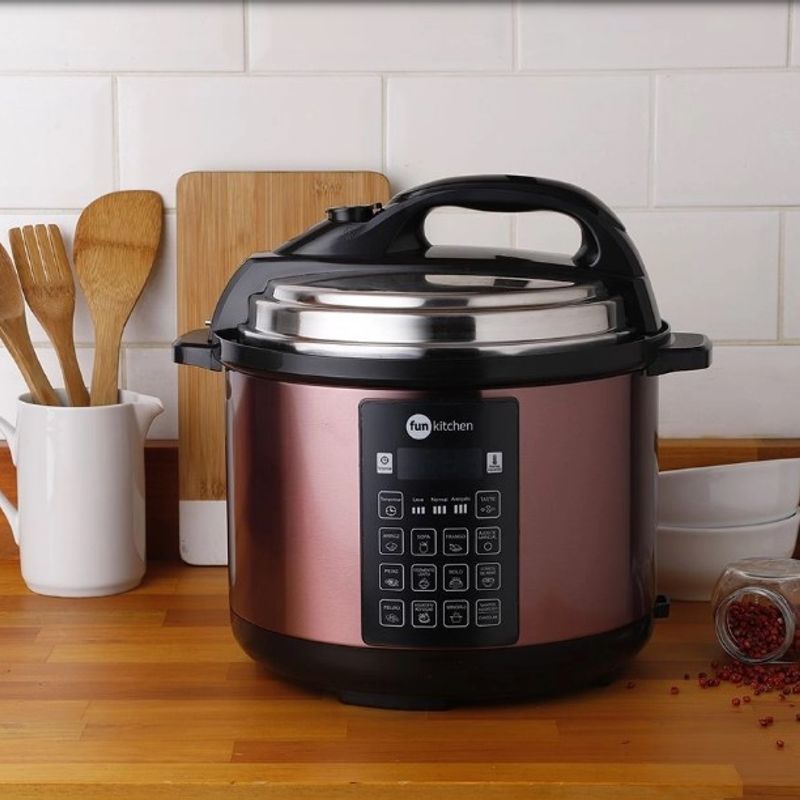 https://photos.enjoei.com.br/panela-de-pressao-eletrica-multifuncional-fun-kitchen-5l-com-timer-rose-127v-79368645/800x800/czM6Ly9waG90b3MuZW5qb2VpLmNvbS5ici9wcm9kdWN0cy8xNjkzLzQ4ZjY0OGRkYzQxNWMyOWNlMTU2ZGJlNGY0MjM1YzQzLmpwZw