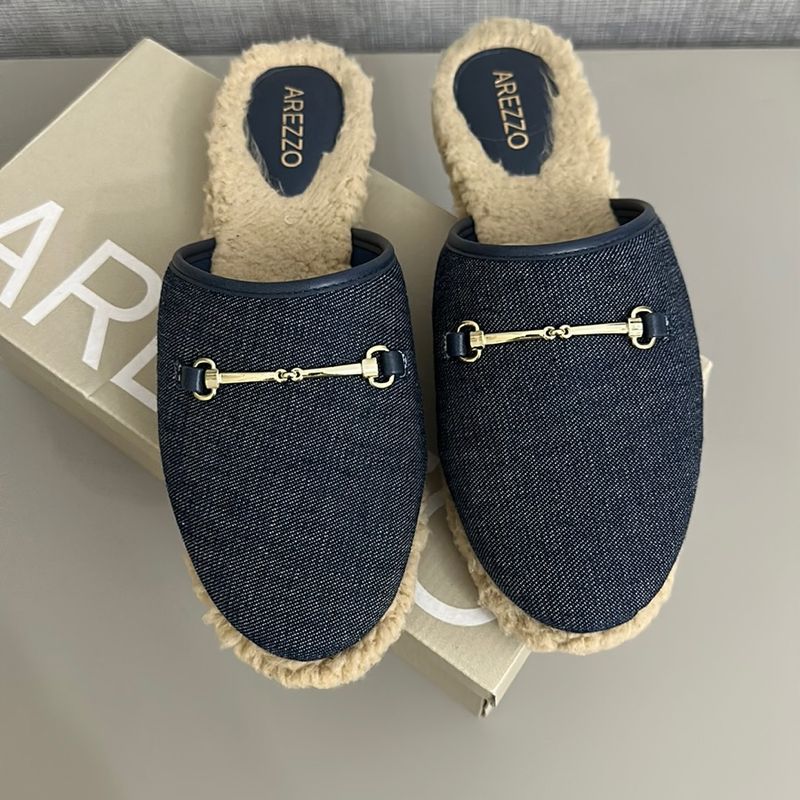 Pantufa com Pelo de Ovelha Marca Arezzo Tamanho 37. Sapato