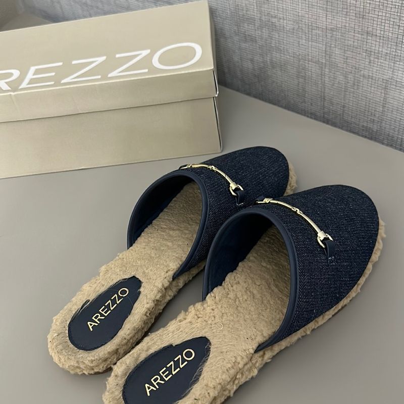 Pantufa com Pelo de Ovelha Marca Arezzo Tamanho 37. Sapato