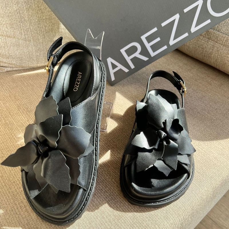 Papete Arezzo Flor Couro Preto Lan amento Sand lia Feminina