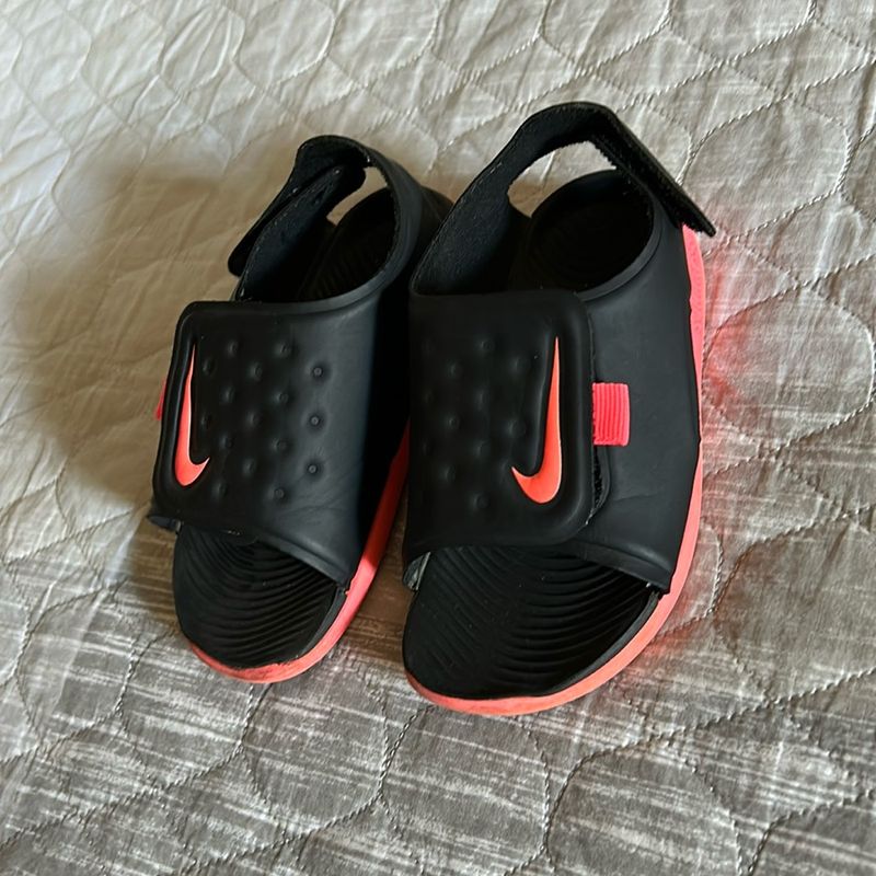 Nike store sandals 9c