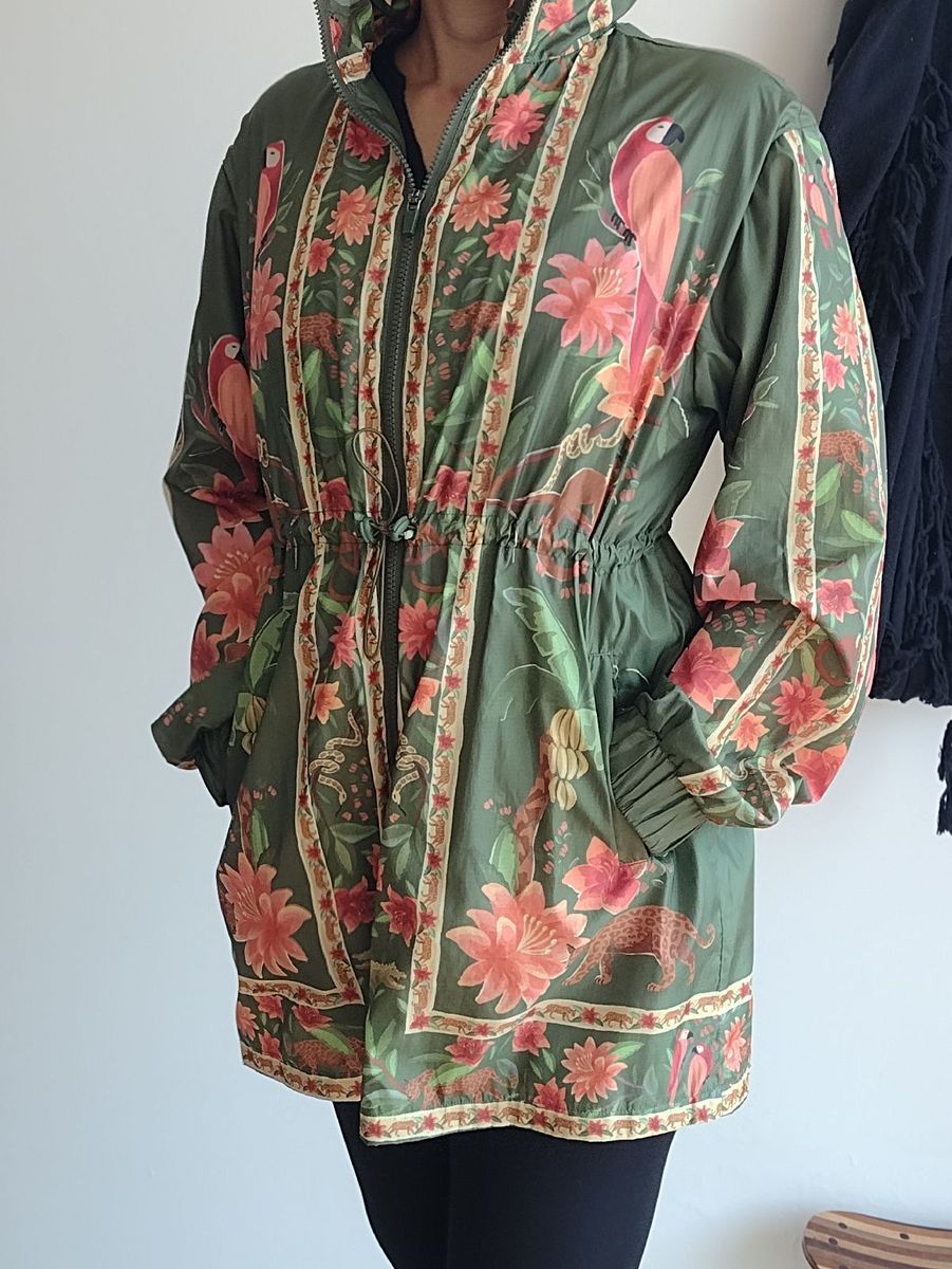 Parka Corta Vento Farm Verde Estampada com Bolsos e Capuz Farm