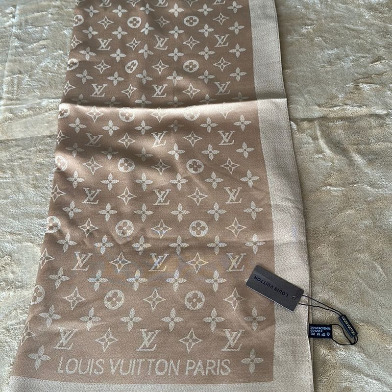 Pashmina Louis Vuitton | Lenço Feminino Louis Vuitton Nunca Usado 40351524  | enjoei