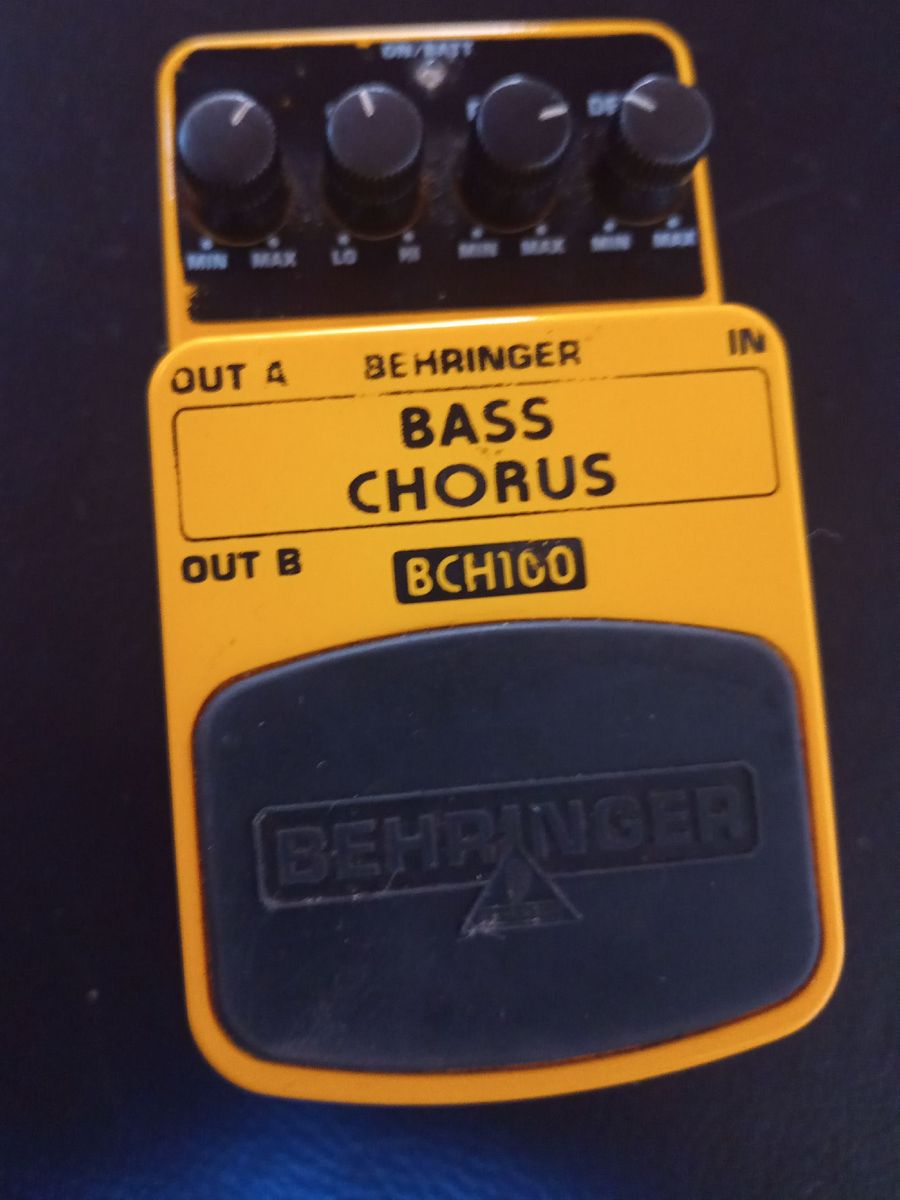 Pedal para Baixo Behringer Bass Chorus Bch100) Item de Música
