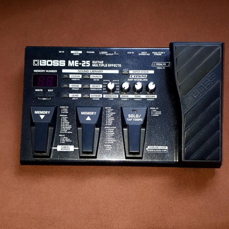 Pedaleira Me-25 Boss Multiefeitos | Item de Música Boss Usado