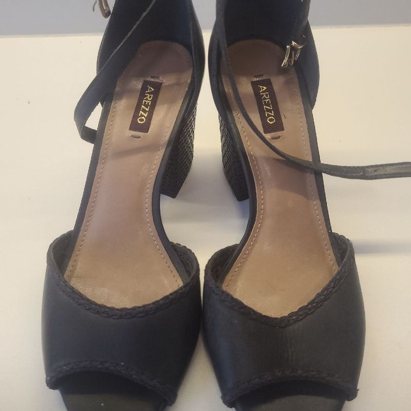 Peep toe 2024 arezzo preto