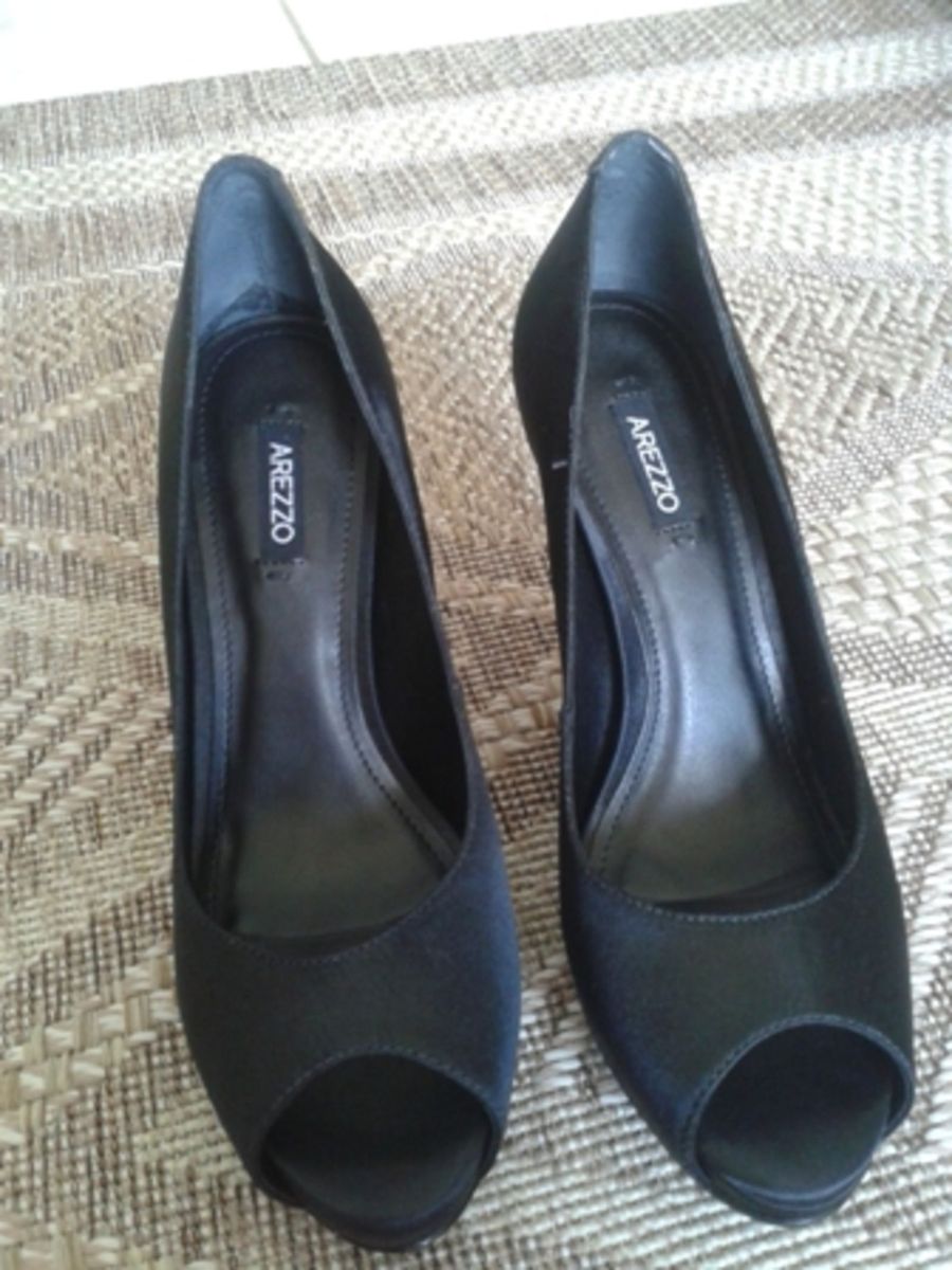 peep toe arezzo preto