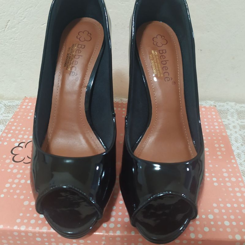 Peep toe bebece verniz hot sale