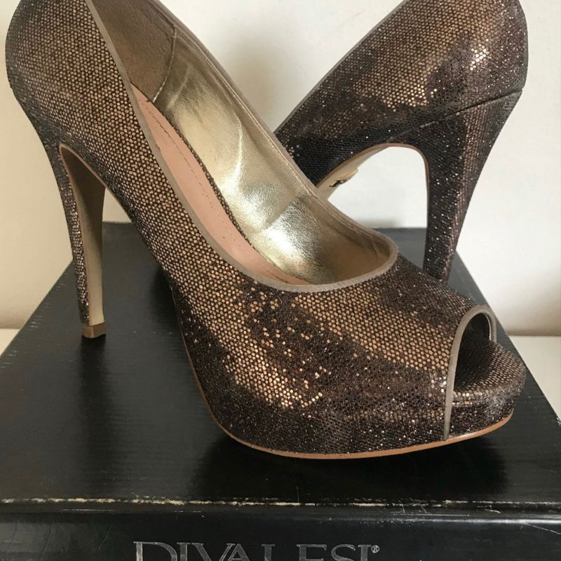 Peep hot sale toe divalesi