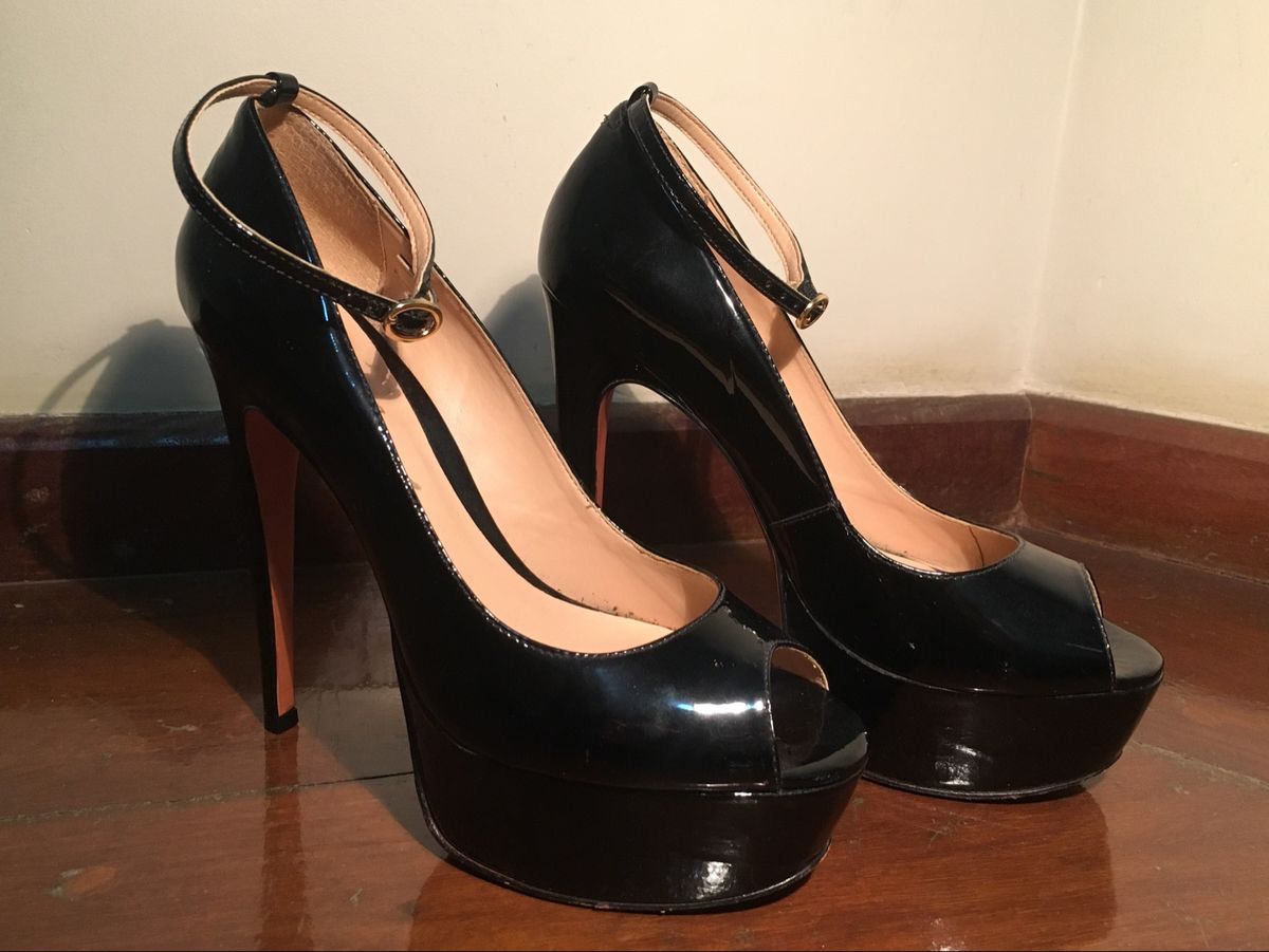 peep toe verniz preto