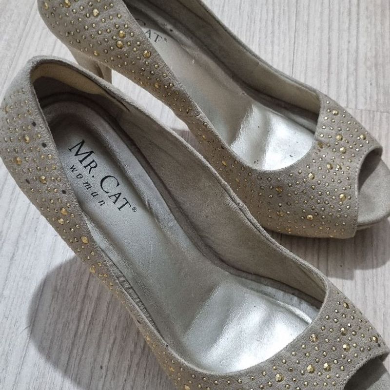 Peep Toe Mr Cat Bege com Tachas 36 Sand lia Feminina Mr Cat