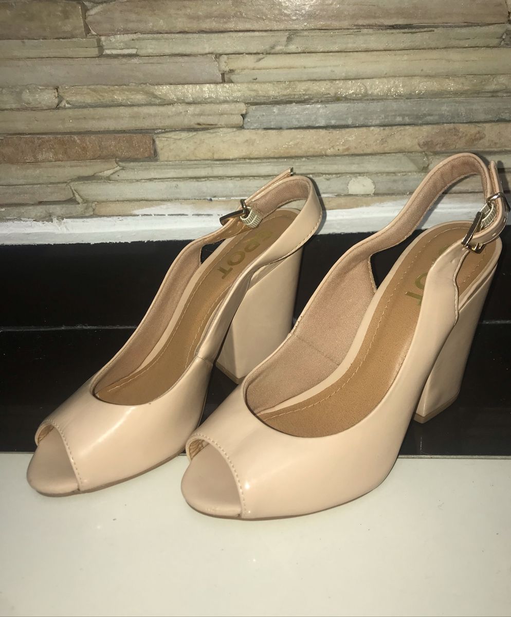 Peep toe best sale nude verniz