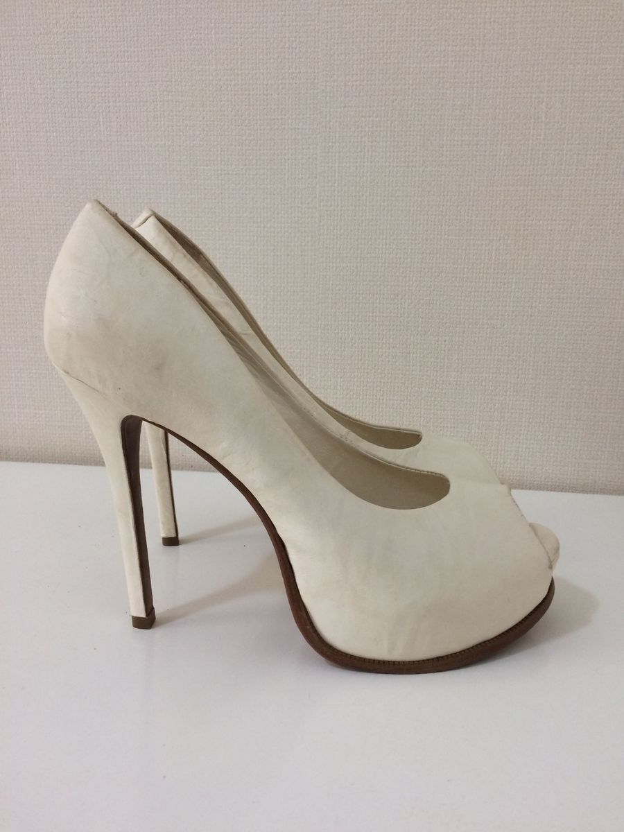 sandalia arezzo off white