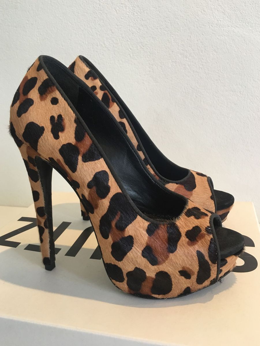 sapato de onca schutz