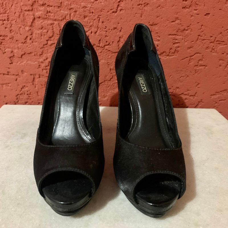 Peep Toe Preto de Salto Fino C Meia Pata e Acabamento Acetinado