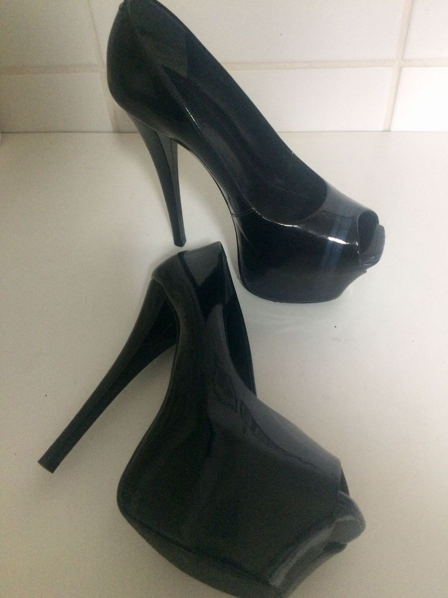 peep toe schutz verniz
