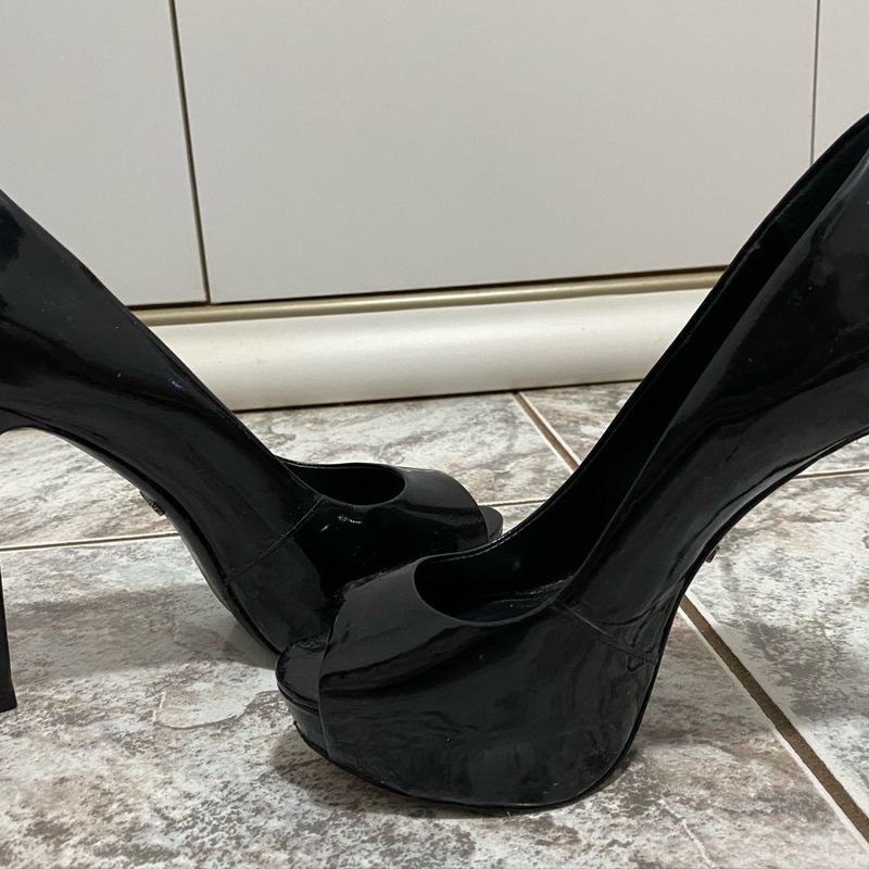 Peep toe schutz store verniz