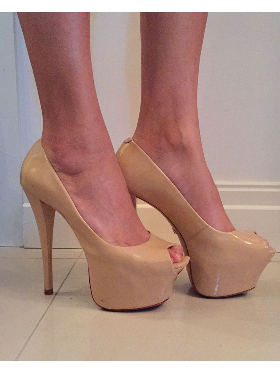 Schutz store peep toe