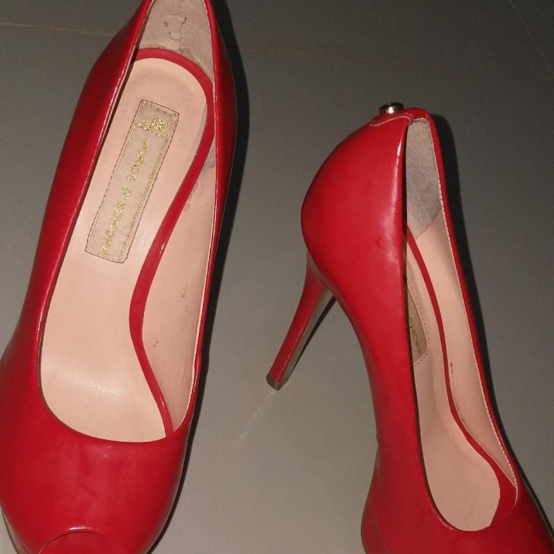 Peep toe store vermelho jorge bischoff