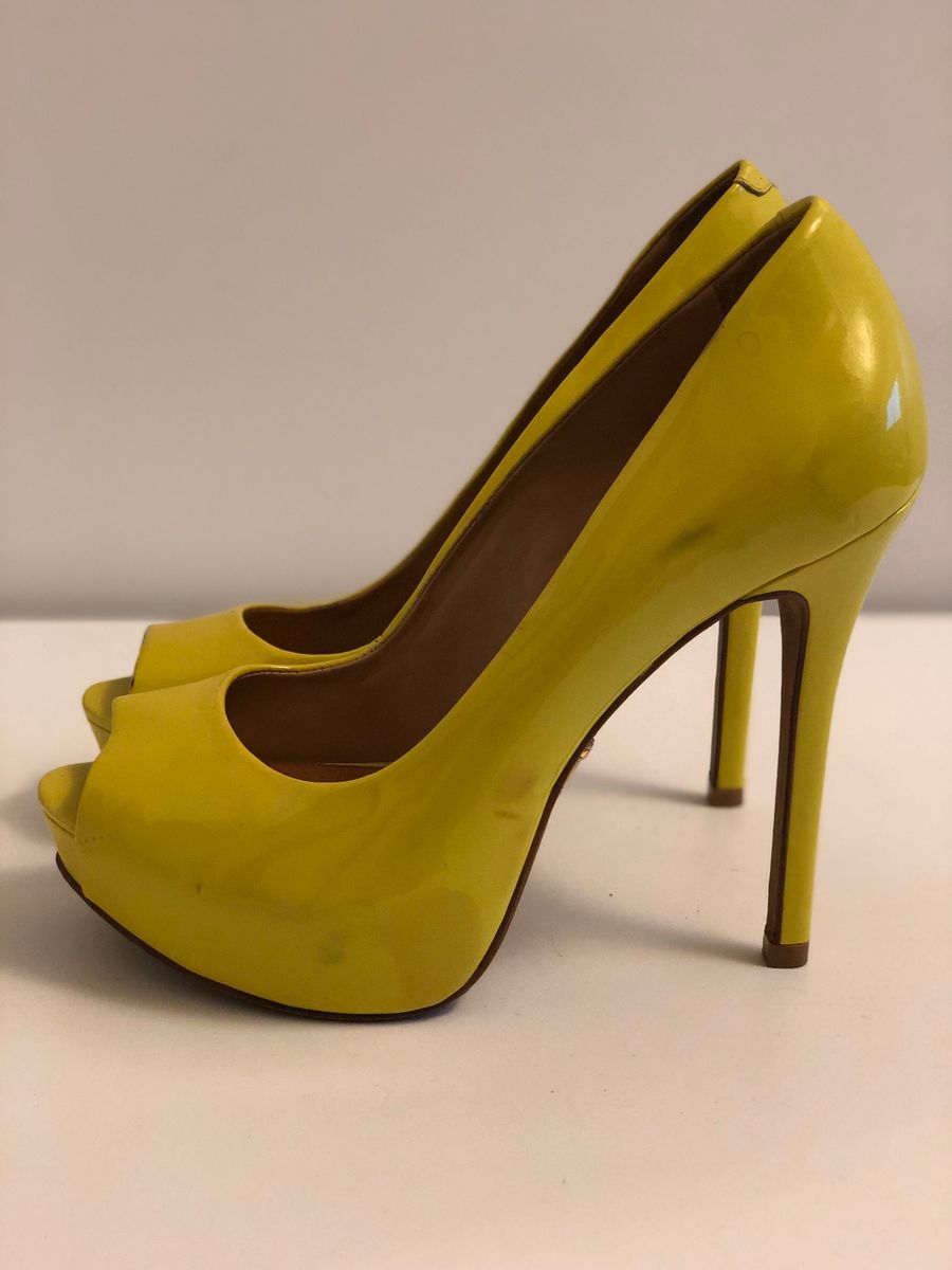 peep toe amarelo